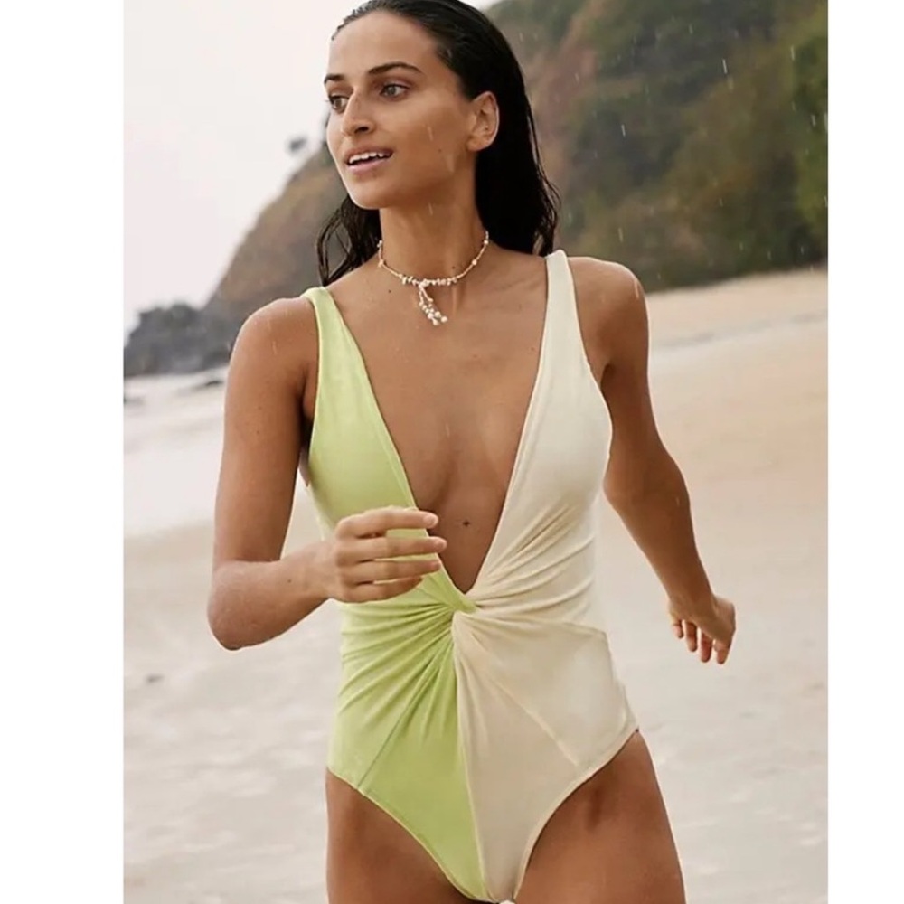 NWOT FREE PEOPLE (1PC) Free People x Julliet Olivia Tricot SZ: M